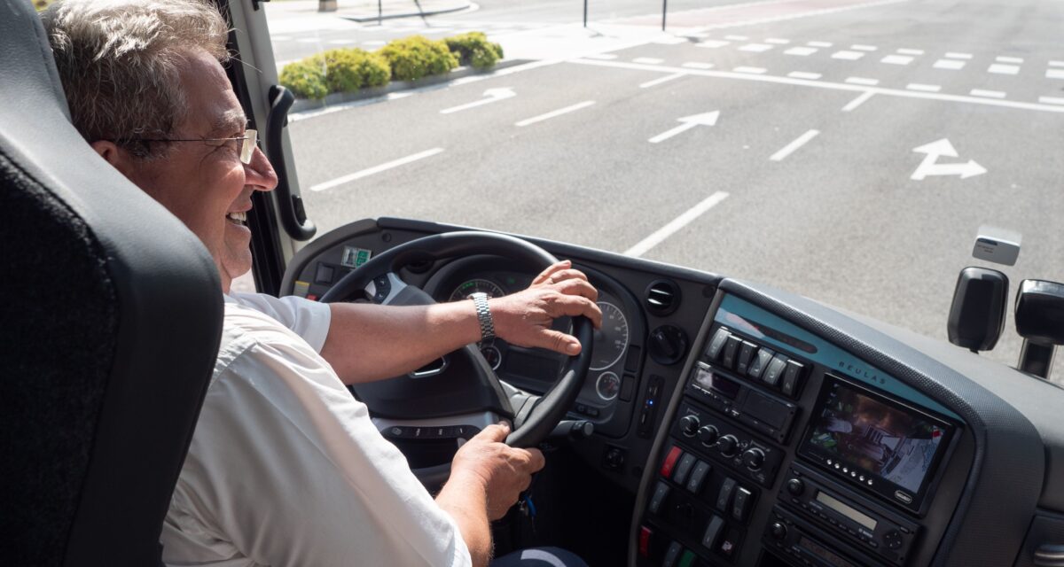 Precio de alquiler de autocar en Barcelona: guía 2026