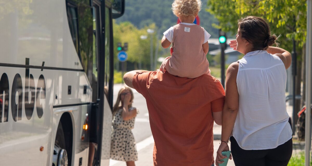 Cómo garantizar la seguridad y confort de los estudiantes en viajes largos en autocar