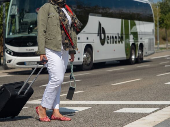 Todo lo que necesitas saber para alquilar un autocar del aeropuerto de El Prat a tu alojamiento