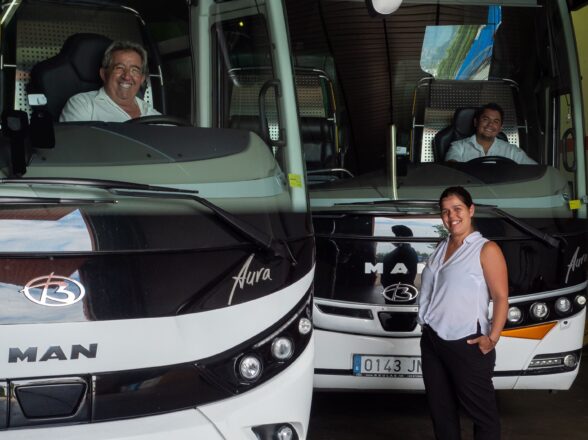 Transporte para congresos: multi-hotel y acreditaciones