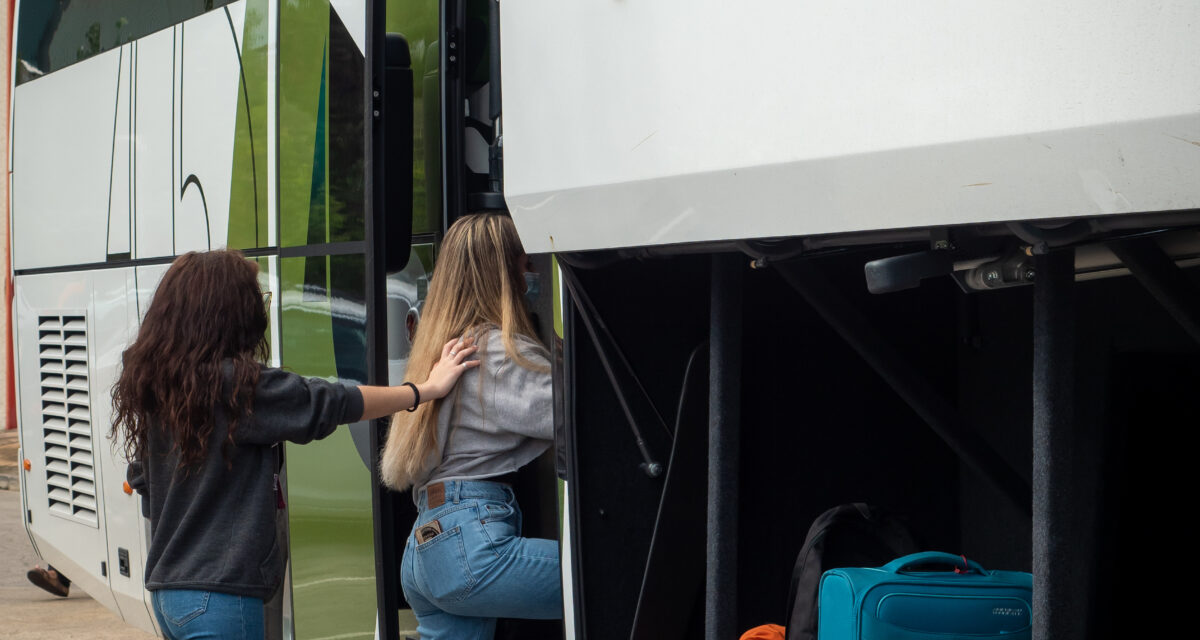 Cómo organizar una salida escolar divertida y educativa con alquiler de autocar