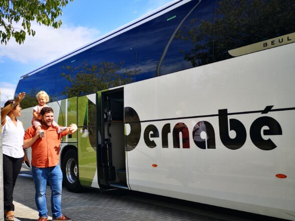 Autocares Bernabé: líder en transporte escolar seguro y divertido en Barcelona