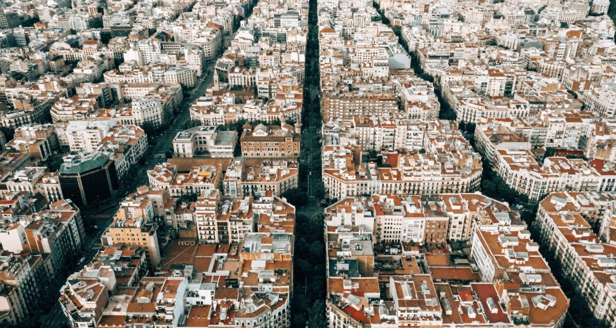 ¿Por qué un autocar es la mejor opción para viajes escolares largos desde Barcelona?