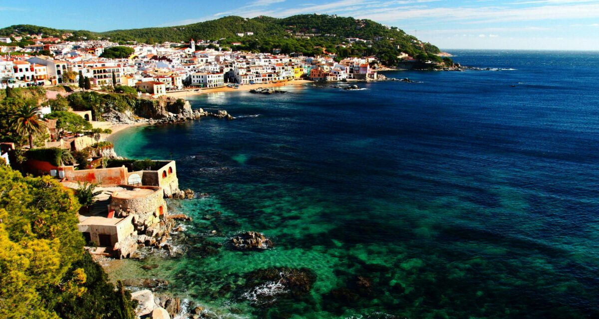 Planifica un tour en autocar por la costa catalana: el viaje perfecto para grupos