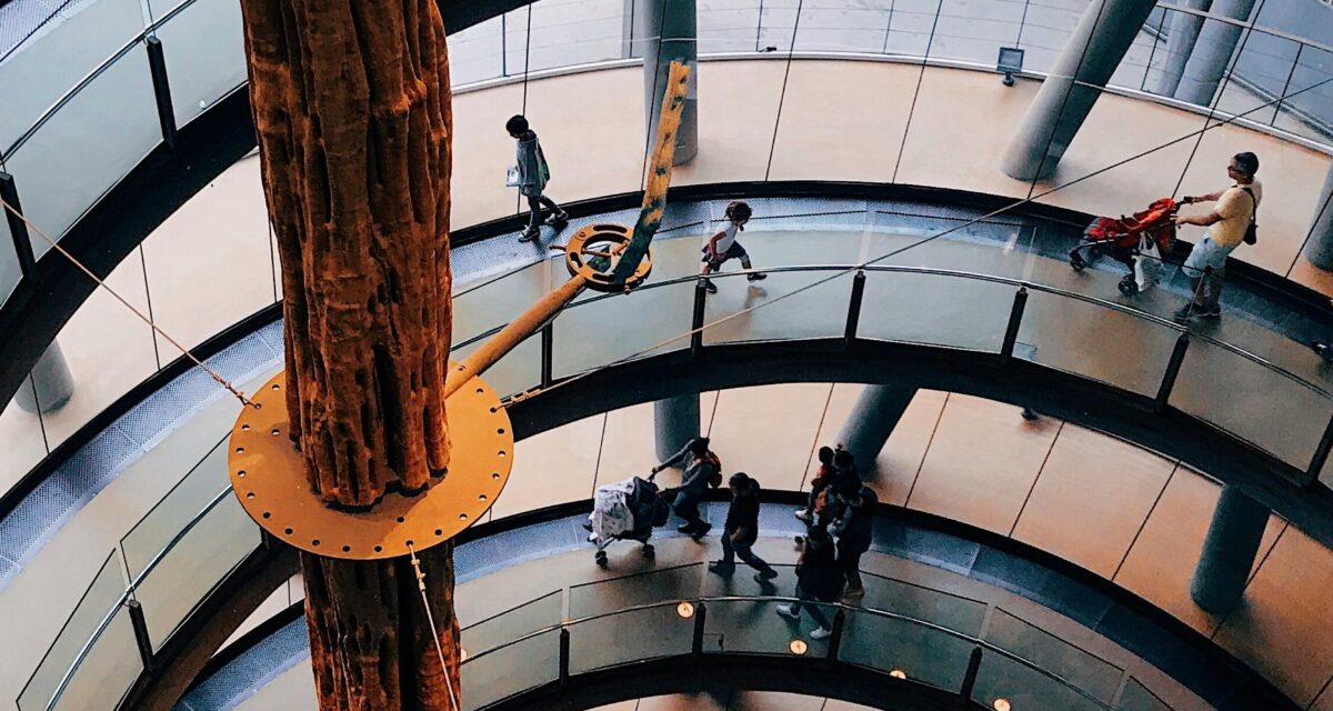 Cómo un autocar puede mejorar la experiencia en los viajes escolares a museos
