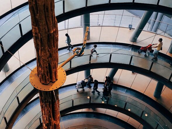 Cómo un autocar puede mejorar la experiencia en los viajes escolares a museos