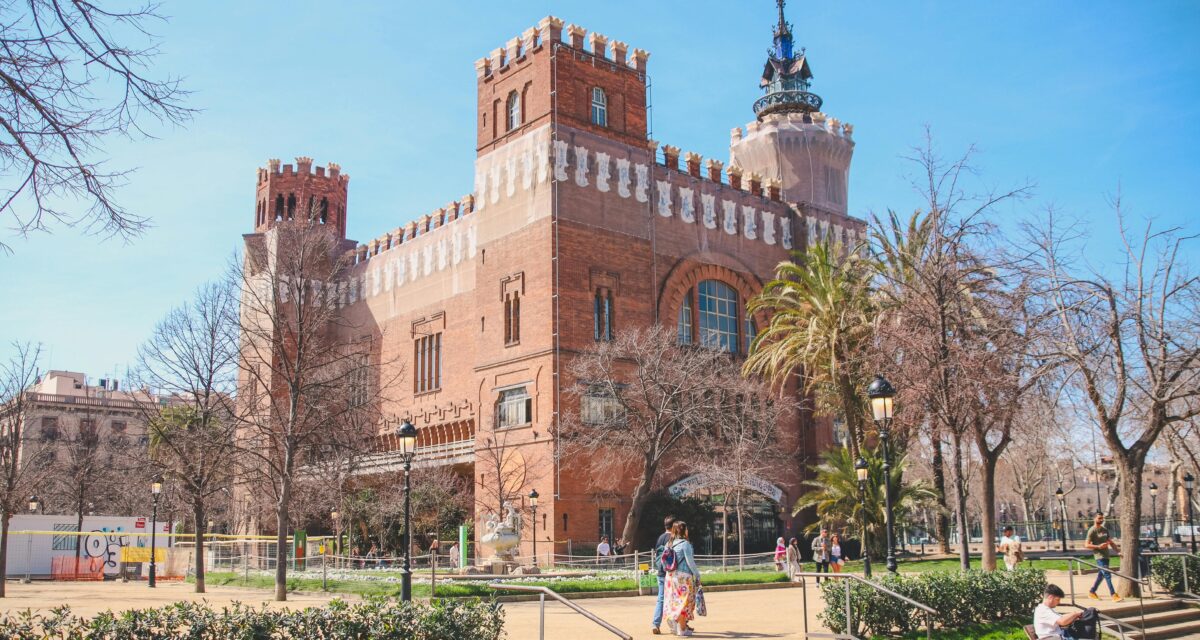 Los mejores destinos de Barcelona para excursiones escolares en autocar