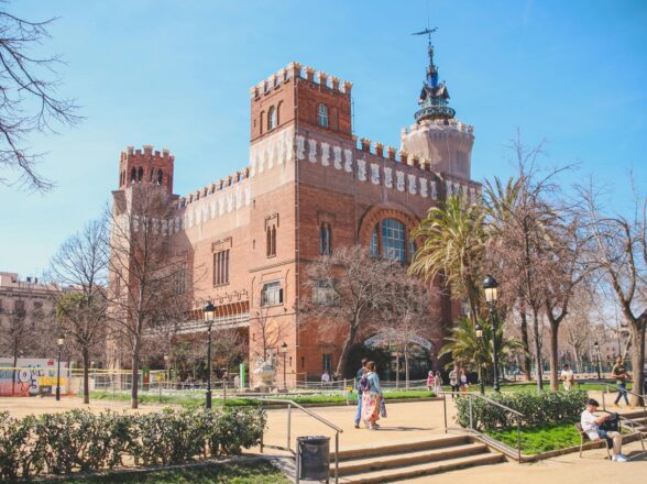 Los mejores destinos de Barcelona para excursiones escolares en autocar