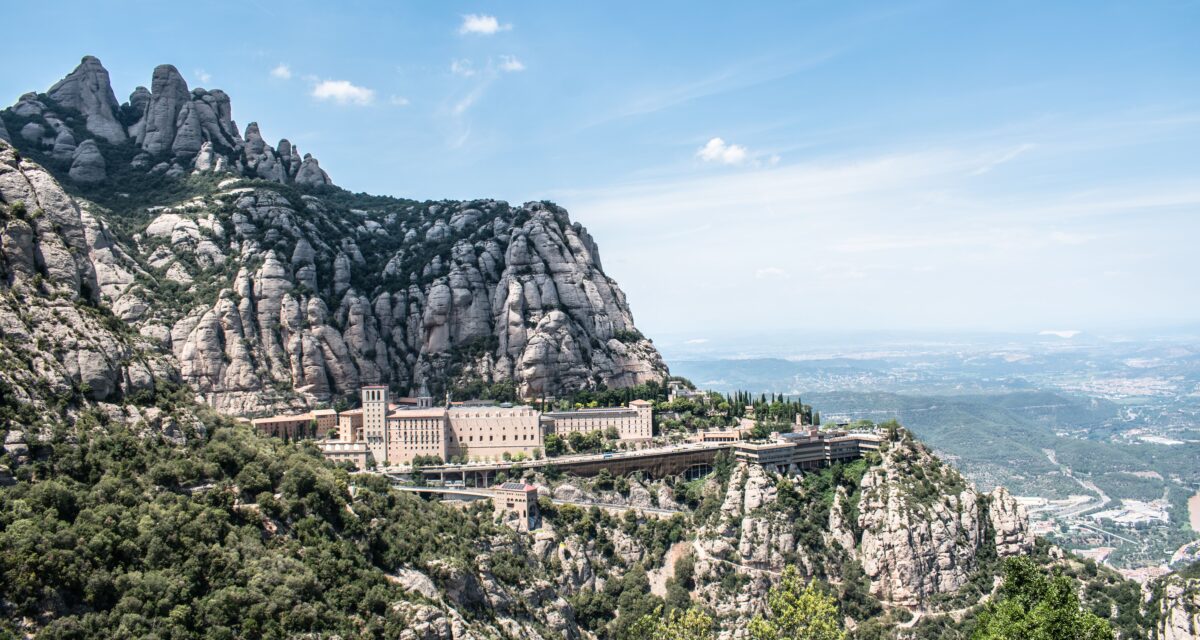 Autocar de Barcelona a Montserrat: precio, qué ver y reserva