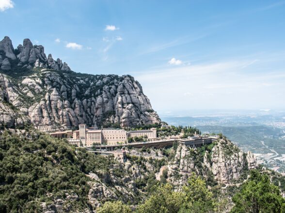 Autocar de Barcelona a Montserrat: precio, qué ver y reserva